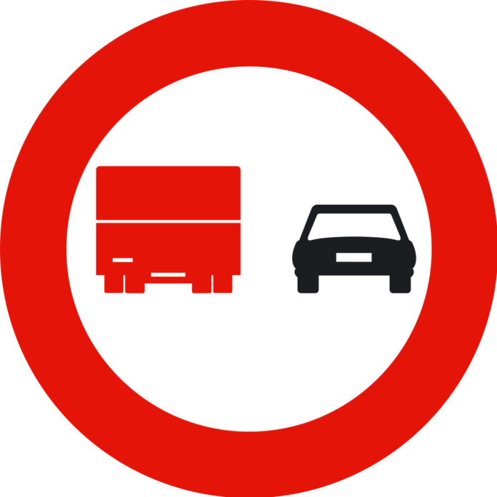 Spain_traffic_signal_r306