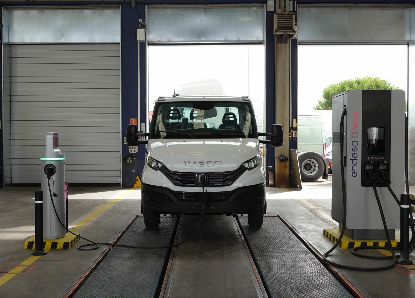 La-Red-de-IVECO-se-electrifica-carga-