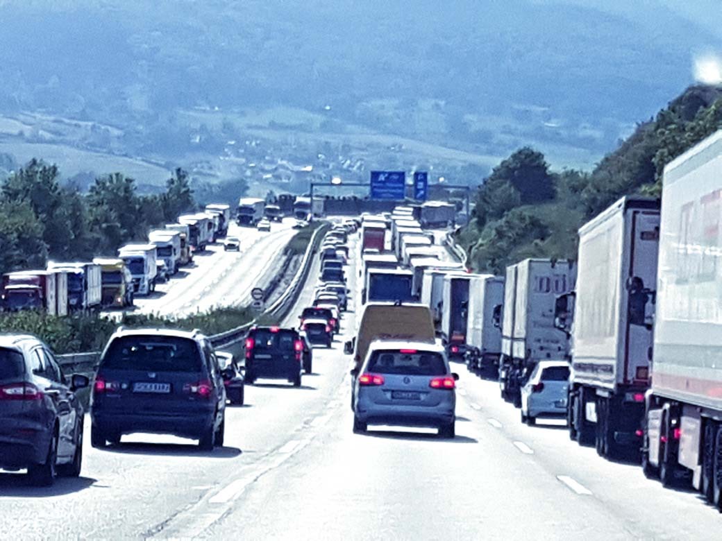 atasco-autopista-encamion_bcc9cb8f