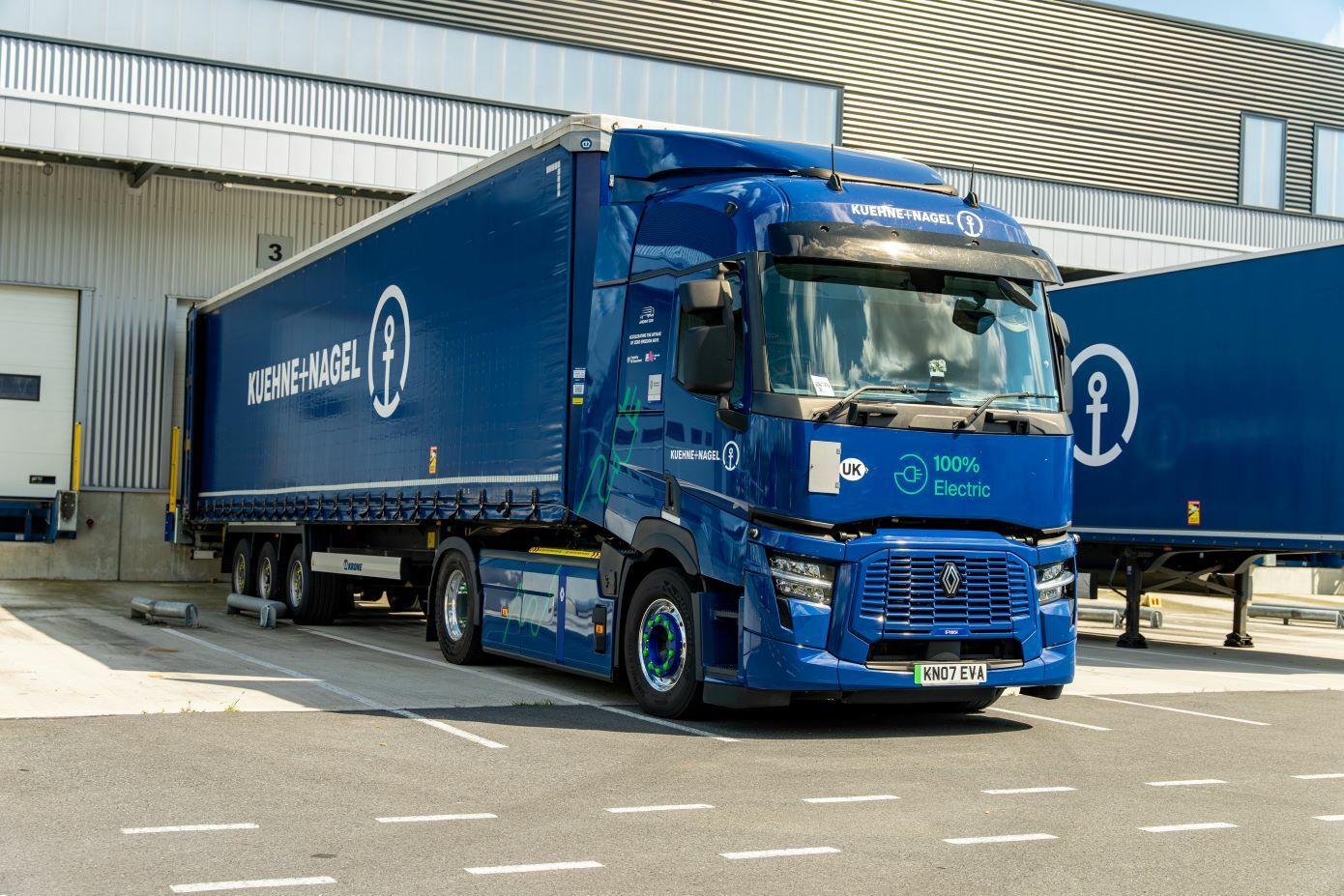 Renault-Trucks-Electric-truck-Channel-crossing-4